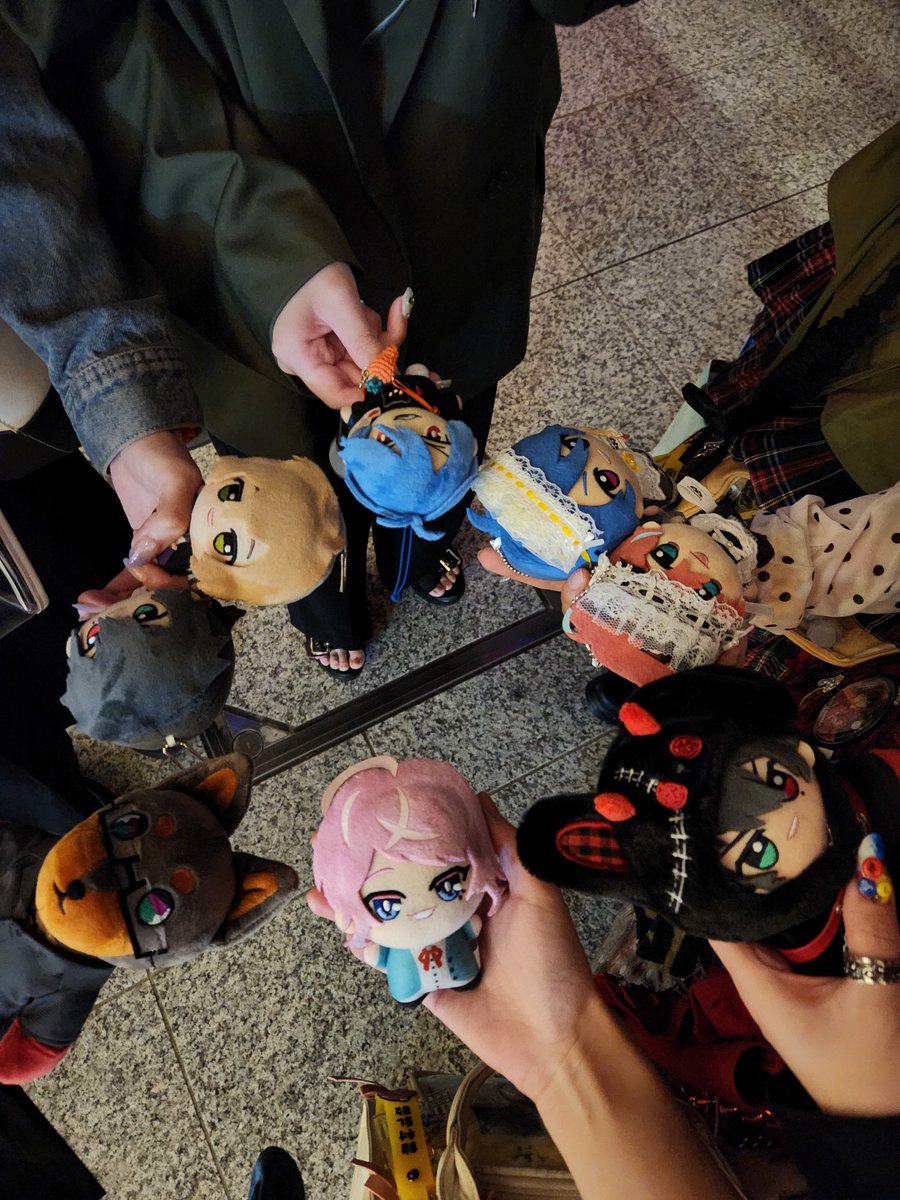 yuki199926's tweet photo. お会いしてくださった方々ありがとうございました〜！💕
約束してなかった方達にも、急に会ったにも関わらず優しくしていていただきお菓子や素敵なものまでくださって......本当に嬉しいです😭😭💕
またどこかの現場でお会いしましょ〜🥰✨ https://t.co/wxjYfCLxDP