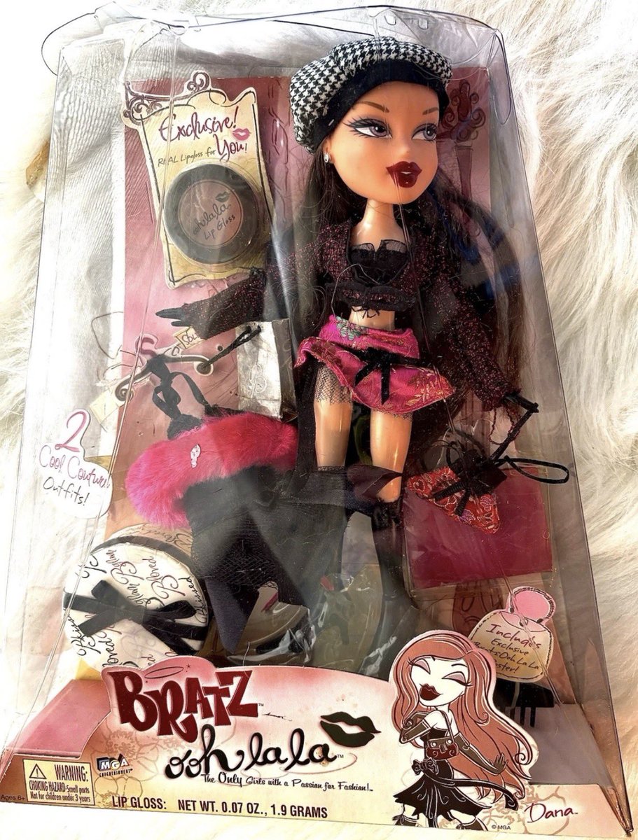 thebratzbetch's tweet photo. those boxes used to be STUFFED honey. now we are lucky to get a brush https://t.co/RzmlkqKf2F