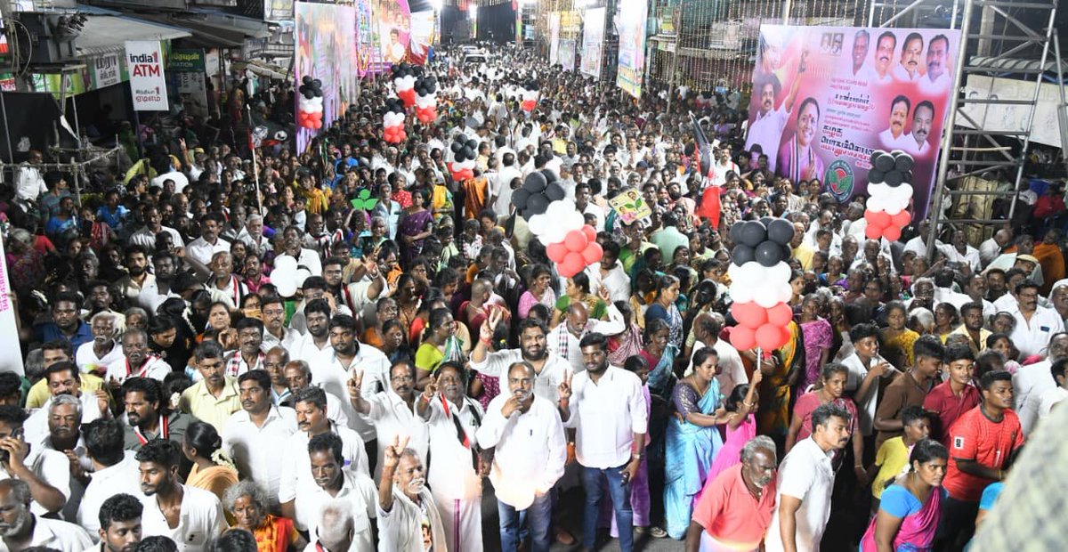 AIADMKOfficial's tweet photo. மாண்புமிகு கழகப் பொதுச் செயலாளர் புரட்சித் தமிழர் திரு. @EPSTamilNadu
அவர்கள்,

மதுராந்தகம் சட்டமன்ற தொகுதி, மதுராந்தகம் நகரத்தில் கழக வெற்றி வேட்பாளர் திருமதி. கணிதா சம்பத் அவர்களுக்கு “இரட்டை இலை” சின்னத்தில் வாக்கு சேகரித்தார்கள்.

#வெல்லட்டும்_இரட்டைஇலை 🌱
#AIADMK #Madurantakam #ByeElections