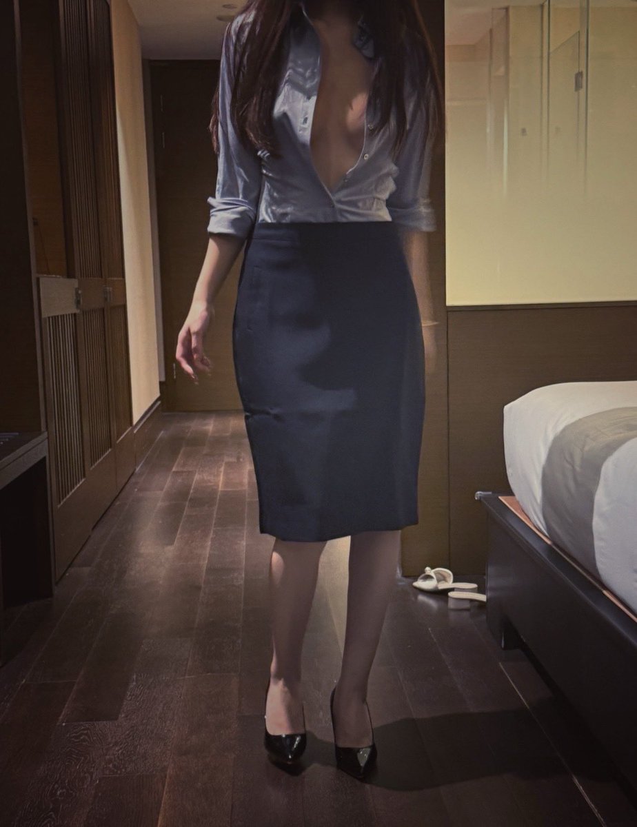 mingzhou0430's tweet photo. 把我的体重全部长到我的腿上好吗？胸上更好 #hrt #mtf https://t.co/ZQVOJjhBCZ