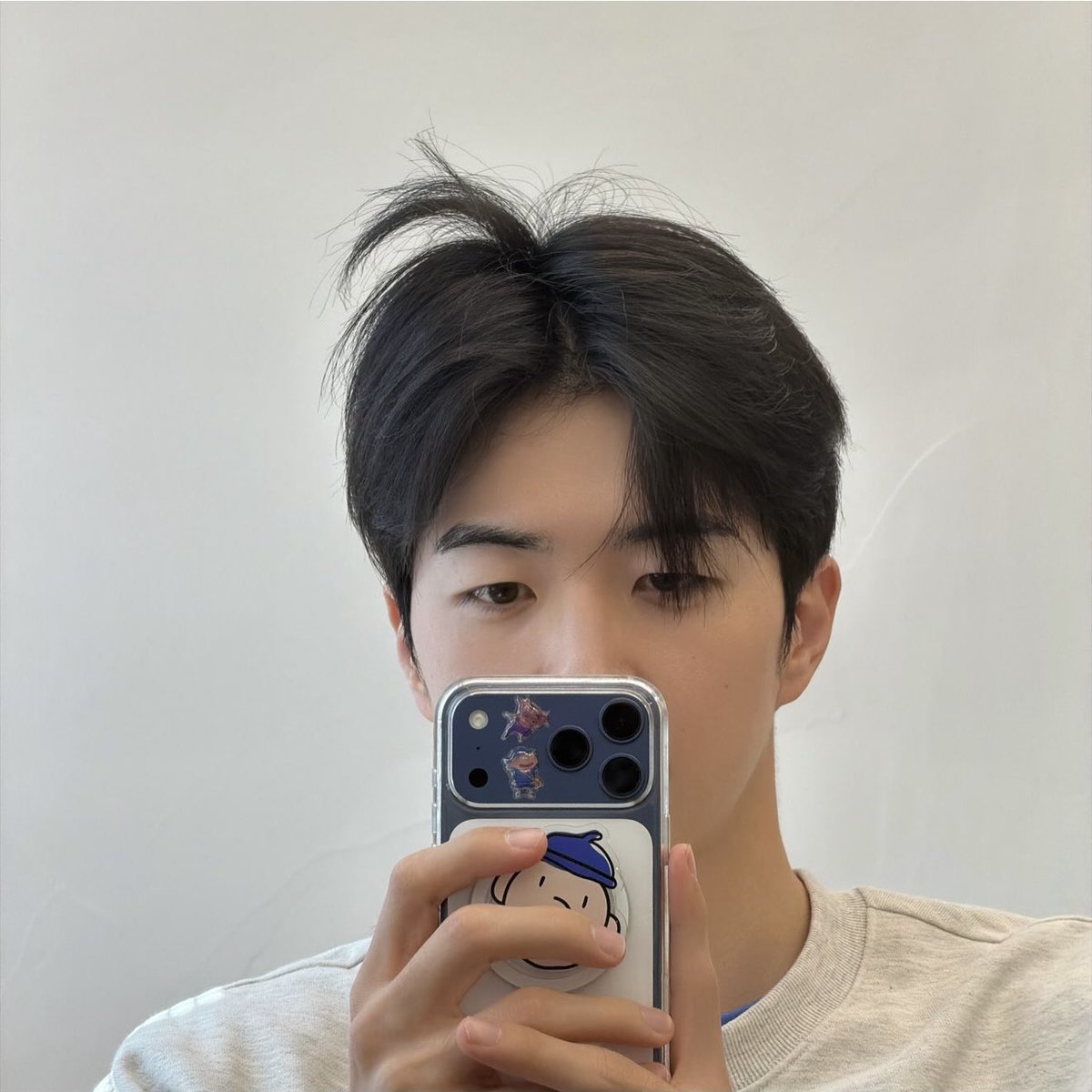 hoonisom52's tweet photo. 아기새 머리랑 폰꾸 뭔데…….ㅠㅠㅠ
강훈 귀여워 <<<< 이 말만 523번째 https://t.co/HIzzYFF0Zt