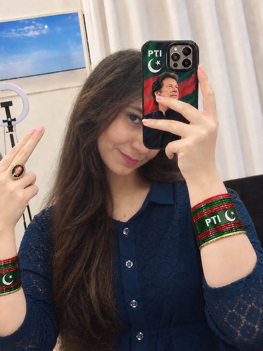 Nazia2Butt's tweet photo. Please rise for your fundamental rights.

 #عوامی_سمندر_سڑکوں_پر https://t.co/iSthYUziKj