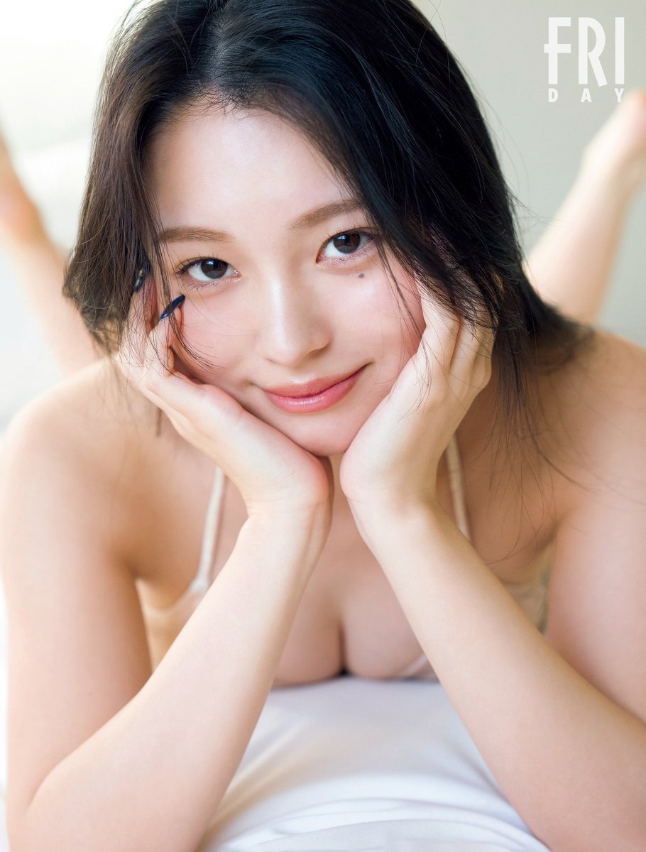 girlsimg's tweet photo. 【Unlimited 読み放題追加】

表紙・グラビア：#桐原美月 ＦＲＩＤＡＹ (フライデー)１０月１６日号 https://t.co/dkC5bmQj3B