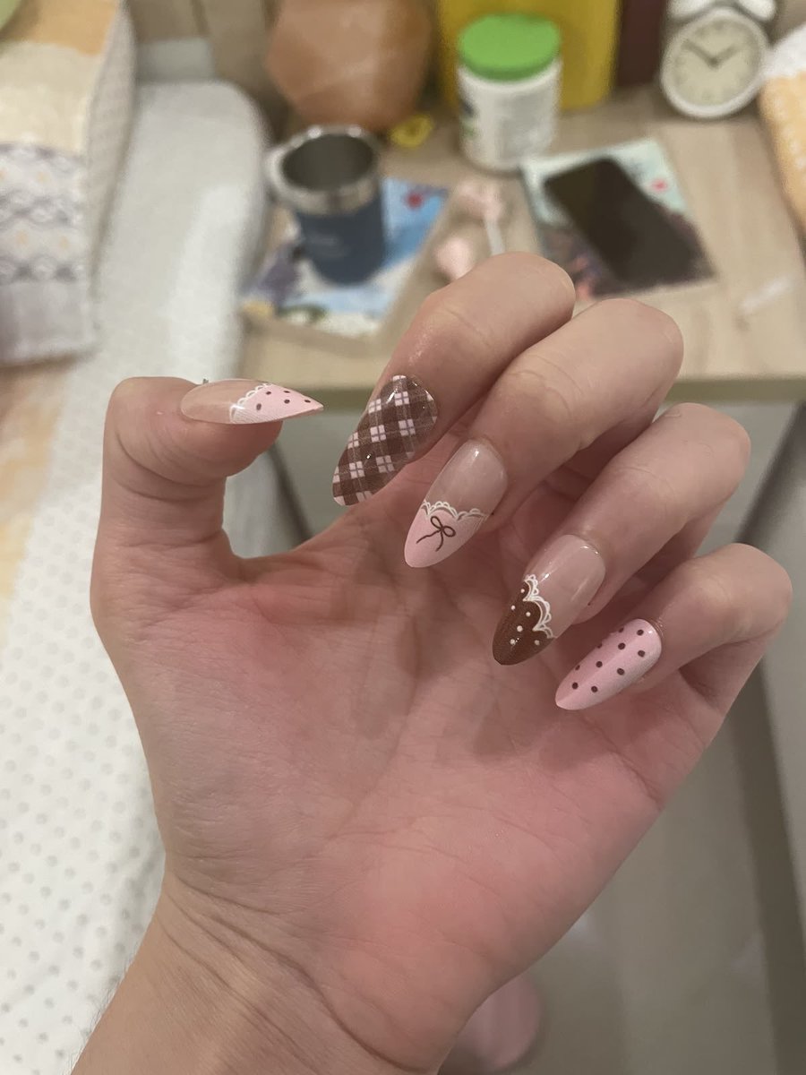 _naourei's tweet photo. como me ve pinterest ? 
՞. .՞𐦯

ʚɞ character ;    
ʚɞ plushie ;    
ʚɞ nails ;    
ʚɞ quote ; https://t.co/pJTXxEnnXl