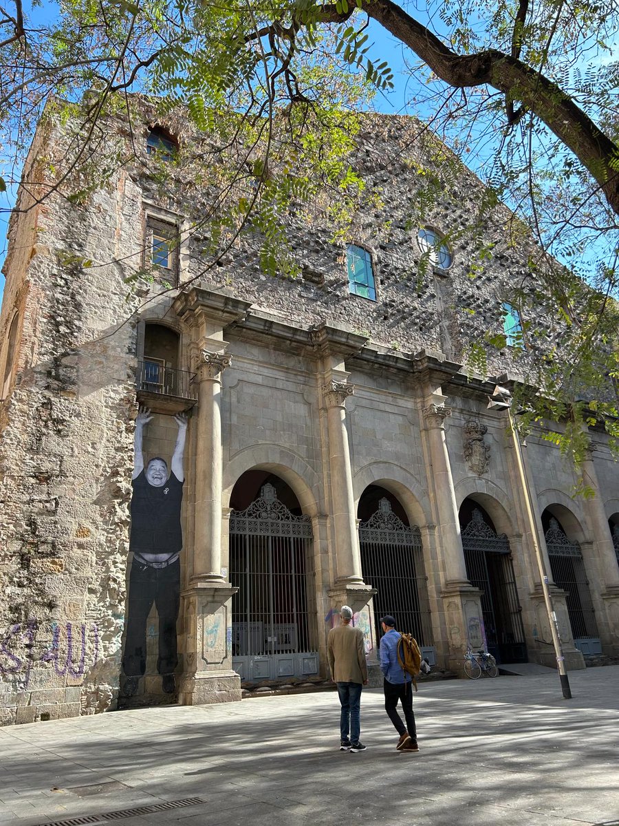 AddisonAlcqprf's tweet photo. Hoy caminé por el casco antiguo de Madrid, descubrí una librería pequea con libros antiguos y tomé un café con un sabor increíble. Un día perfecto para explorar la ciudad. https://t.co/XVQWwJeTLq