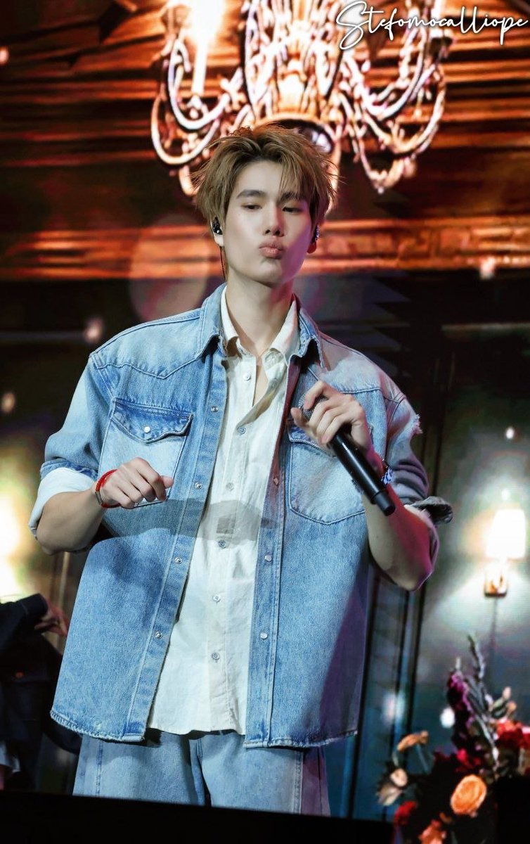 Chanb29az's tweet photo. ဟာအေ ပပနရဝစီကလုပေးကြပါ 

PHUWIN 1ST FANCON IDN

#2026Phuwin1stFanconinIndonesia https://t.co/6pfl4rqu8E