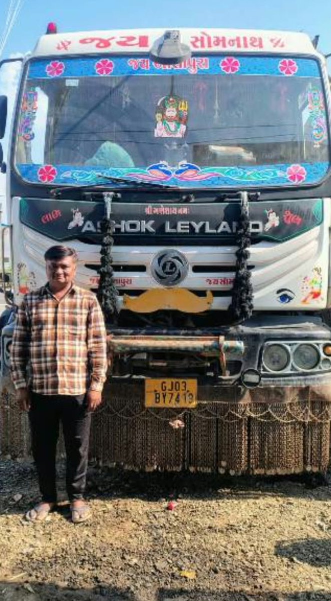 Geologist_Gir's tweet photo. તા.03/10/2026 ના રોજ માન.કલકેટરશ્રી ગીર સોમનાથ તથા ભૂસ્તરશાસ્ત્રીશ્રી ના સીધા માર્ગદર્શન હેઠળ ખાણ અને ખનીજ કચેરીની ટીમ દ્વારા વેરાવળ  તાલુકા સોમનાથ હાઇવે ચેકીંગ દરમ્યાન 02(બે) વાહન જેમા એક વાહન બ્લેકટ્રેપ ખનીજનું ઓવરલોડ બિનઅધિકૃત વહન કરવા બદલ  @collectorgirsom @RACGirsomnath https://t.co/1c2VoZ4kxc