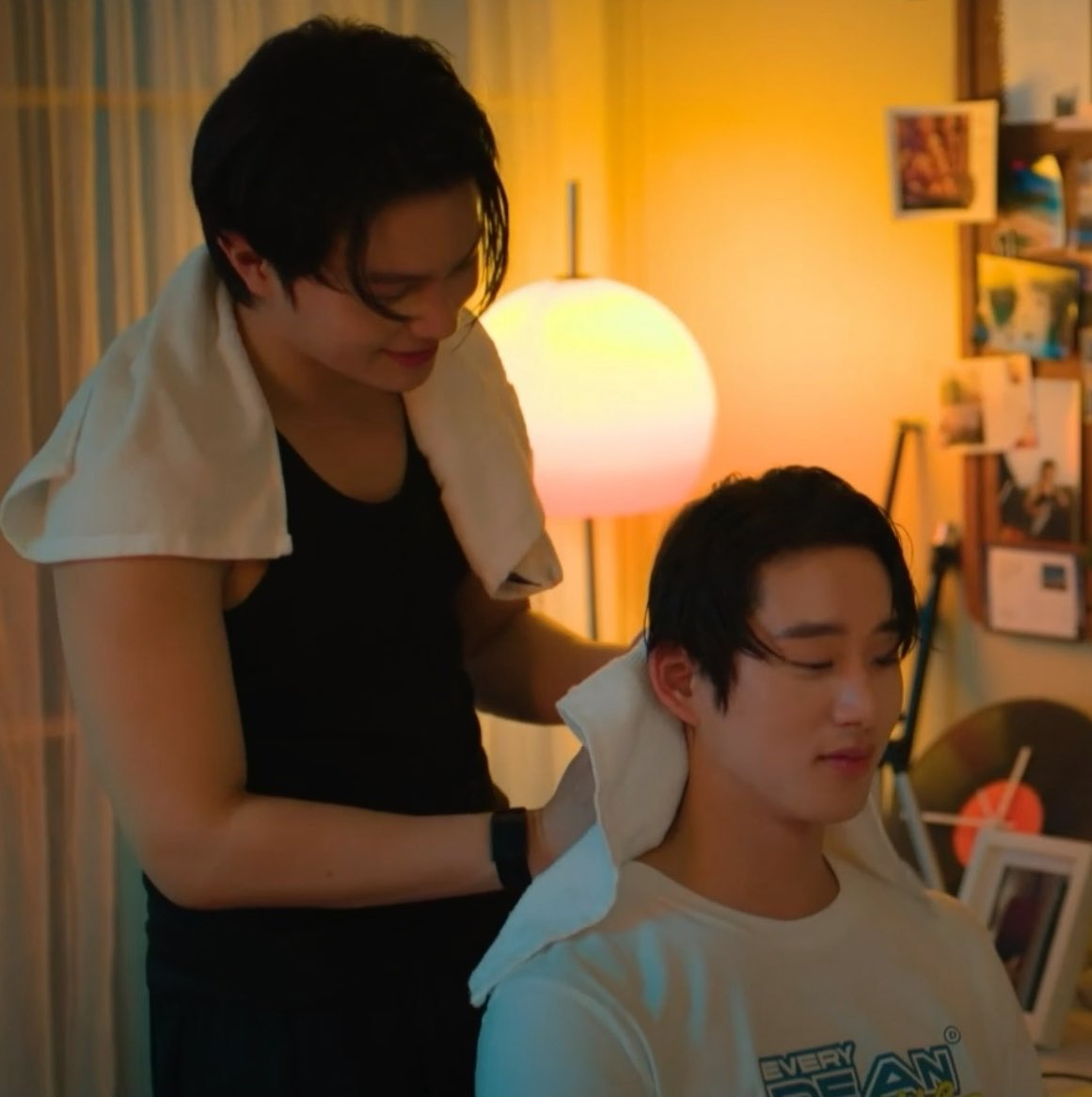 underthesamsky_'s tweet photo. ((กล้ามวิลเลี่ยมใหญ่เท่าหัวน้องเอสเลยมึง 🌚🌝)) https://t.co/jsWkcfxYgb