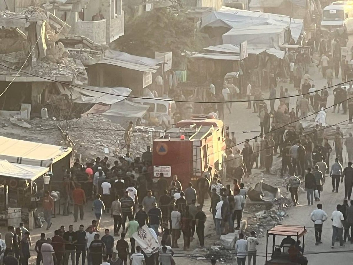 QudsNen's tweet photo. At least one Palestinian killed, and multiple others injured, in an Israeli strike on Al-Jalaa' Street, Gaza City. https://t.co/eJuAZFKCog