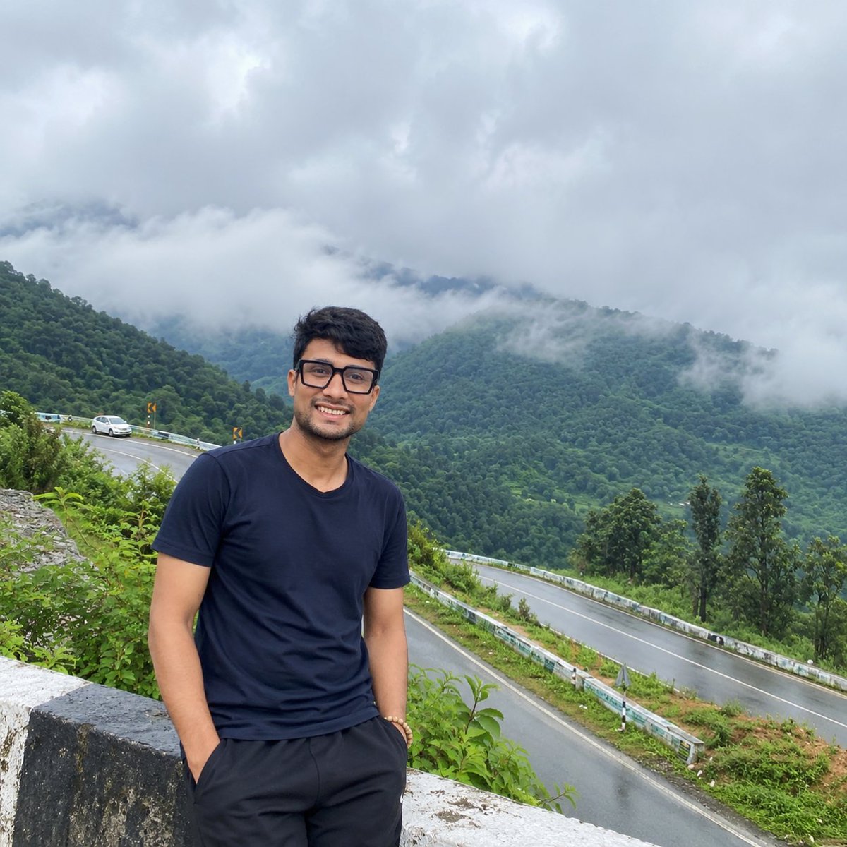 4302Arvind74503's tweet photo. A top IIM grad on Reddit says he's stuck for 3 years, unable to switch jobs.

Your degree gets you the first job.
Your experience, network and personal brand get you the second.

In 5 years, people won't send CVs. They'll send their profiles.

Start building your network early. https://t.co/6ia83hWJBK