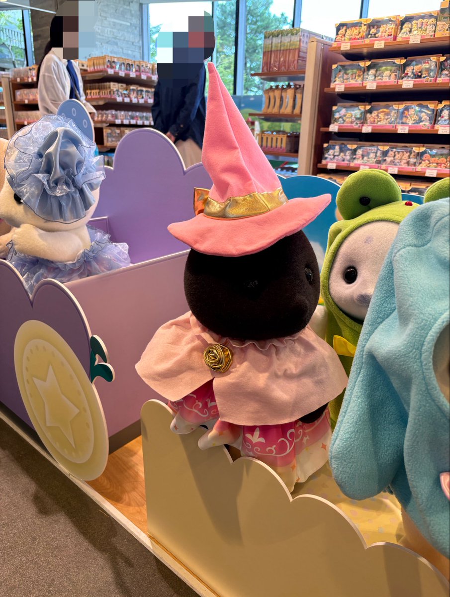 chocoanduchu's tweet photo. シルバニアは小さいから良いんだろ！
お店のバニア売り場とかに飾ってあるデカいお人形、誰がうれしいんだよ？
とか思っていたけどソラマチのポップアップにデカいムーちゃんいてめちゃくちゃうれしかった https://t.co/HpKOWC5nuW
