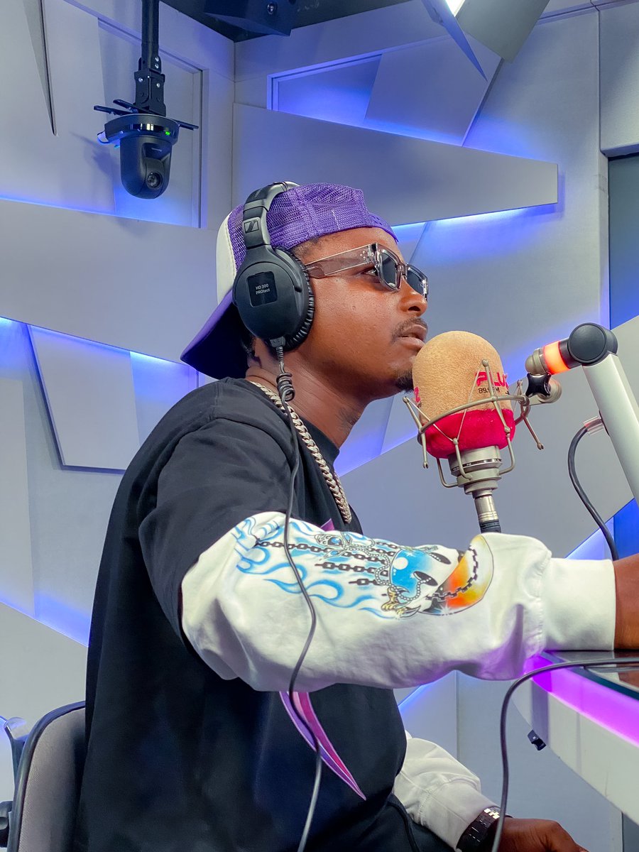 PLUZZ899FM_'s tweet photo. It was a great delight having @kelvynboymusic_ in our studios to talk about his new album 2nd STEP on the Drive with the AreaGang with @233lyon &amp; @MrSharkGh 

Watch the full interview here: https://t.co/bx6b87D8f8

#AddMore 
#AccrasMusicLeader https://t.co/ziptX2kyUE