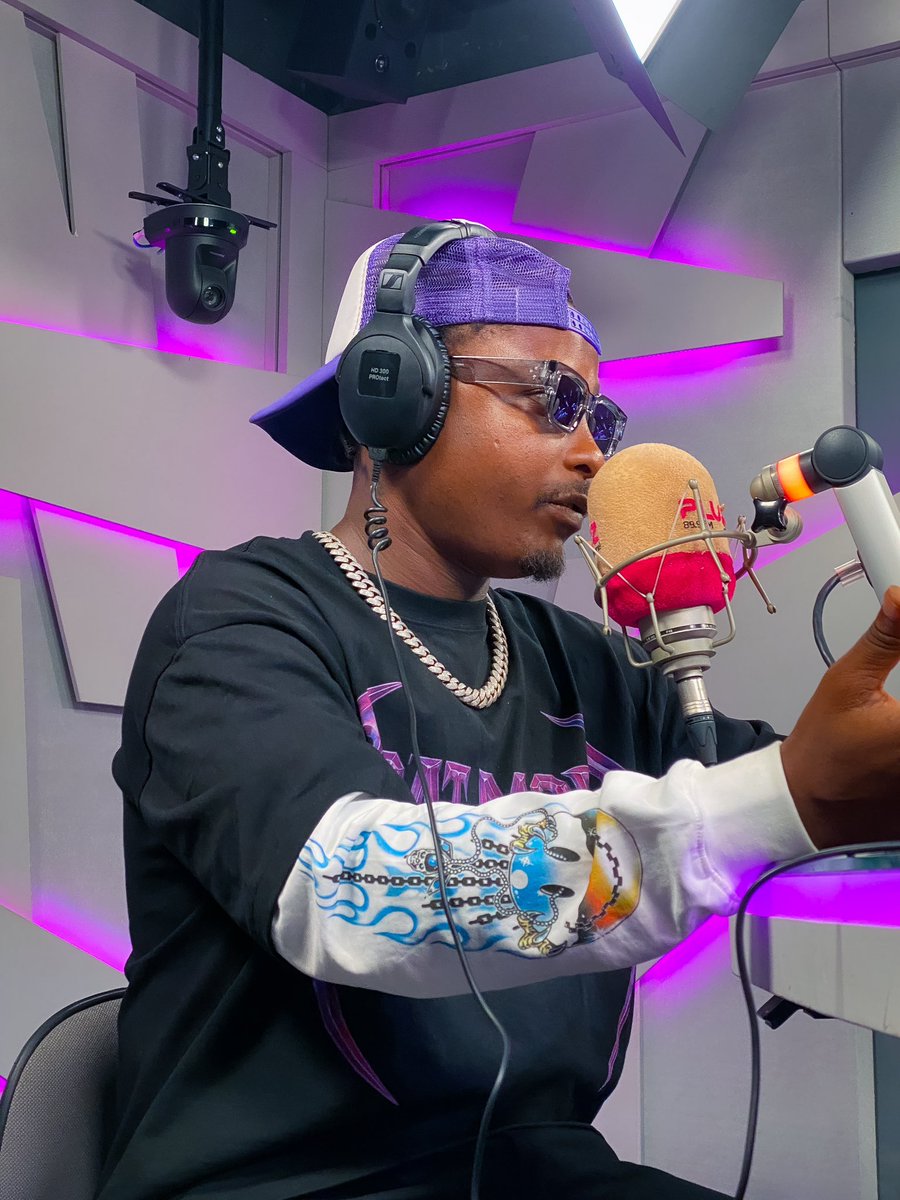 PLUZZ899FM_'s tweet photo. It was a great delight having @kelvynboymusic_ in our studios to talk about his new album 2nd STEP on the Drive with the AreaGang with @233lyon &amp; @MrSharkGh 

Watch the full interview here: https://t.co/bx6b87D8f8

#AddMore 
#AccrasMusicLeader https://t.co/ziptX2kyUE