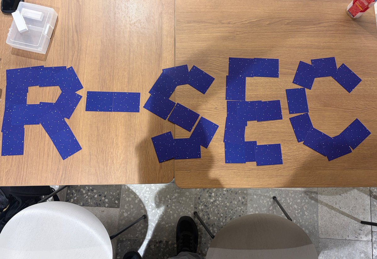 rsec_2020's tweet photo. 10月4日に行われる「第1回 大学対抗！重力カルタ選手権」の決勝戦に向け、サークル内で体験会・予選会を行いました！

メンバーからは「楽しい!」「決勝が待ちきれない!」との声が上がっています！

#PR #重力かるた選手権 #重力かるた #重力の日 #かるた協賛 https://t.co/2kbCEFIdLL