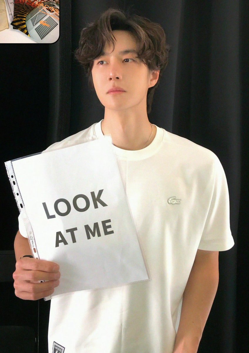 Okcd_aktf's tweet photo. the way Yibo always looks incredibly attractive in just plain t-shirt and with this new hairstyle, super handsome! 🥹

🐰: "I like the simple you" https://t.co/cGXZqeCiQb