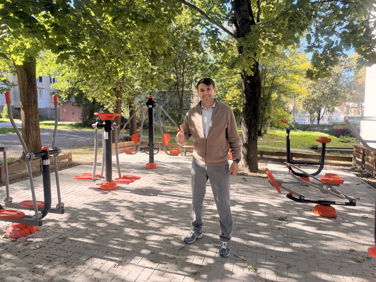 BejenaruGrigore's tweet photo. Un nou teren de fitness a fost amenajat în sectorul #Botanica pe strada Teilor 4.
Acest proiect, alături de multe altele realizate în capitală, vin ca răspuns la solicitările cetățenilor adresate Fracțiunii @MAN__Party din Consiliul Municipal Chișinău. https://t.co/HSZEs0KdVk