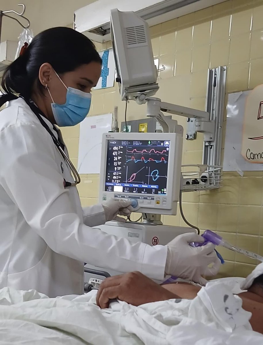 ChtvH3124's tweet photo. #NOTICIAS #CHTV
🚨🏥 HOSPITAL ESCUELA ATENDERÁ NORMAL LUNES Y MARTES; DESDE EL MIÉRCOLES SOLO EMERGENCIAS POR SEMANA MORAZÁNICA
El Hospital Escuela informó que el lunes 5 y martes 6 de octubre trabajará en jornada normal, con todo su personal asistencial y administrativo.
A partir del miércoles 7 hasta el viernes 9 de octubre, brindará atención únicamente con personal de turno en Emergencias, hospitalización, cuidados intensivos y quirófanos de emergencia.
🩸 El Banco de Sangre mantendrá la captación de donantes de manera ininterrumpida durante toda la semana, desde las 6:00 de la mañana.