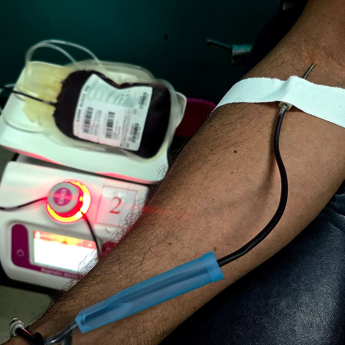 ChtvH3124's tweet photo. #NOTICIAS #CHTV
🚨🏥 HOSPITAL ESCUELA ATENDERÁ NORMAL LUNES Y MARTES; DESDE EL MIÉRCOLES SOLO EMERGENCIAS POR SEMANA MORAZÁNICA
El Hospital Escuela informó que el lunes 5 y martes 6 de octubre trabajará en jornada normal, con todo su personal asistencial y administrativo.
A partir del miércoles 7 hasta el viernes 9 de octubre, brindará atención únicamente con personal de turno en Emergencias, hospitalización, cuidados intensivos y quirófanos de emergencia.
🩸 El Banco de Sangre mantendrá la captación de donantes de manera ininterrumpida durante toda la semana, desde las 6:00 de la mañana.