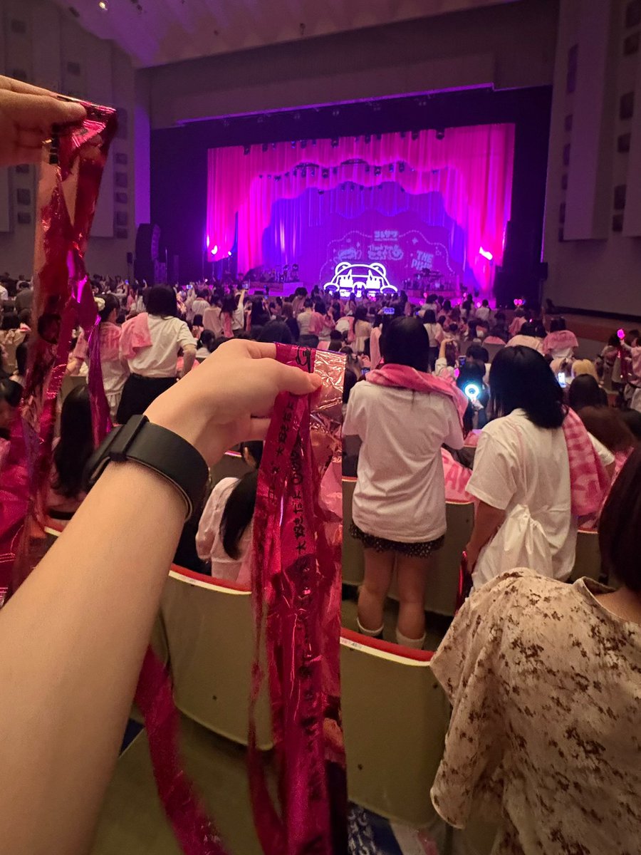 yupixsk's tweet photo. まじで良い席引き当てて激アツだった https://t.co/aXGzli0I5V