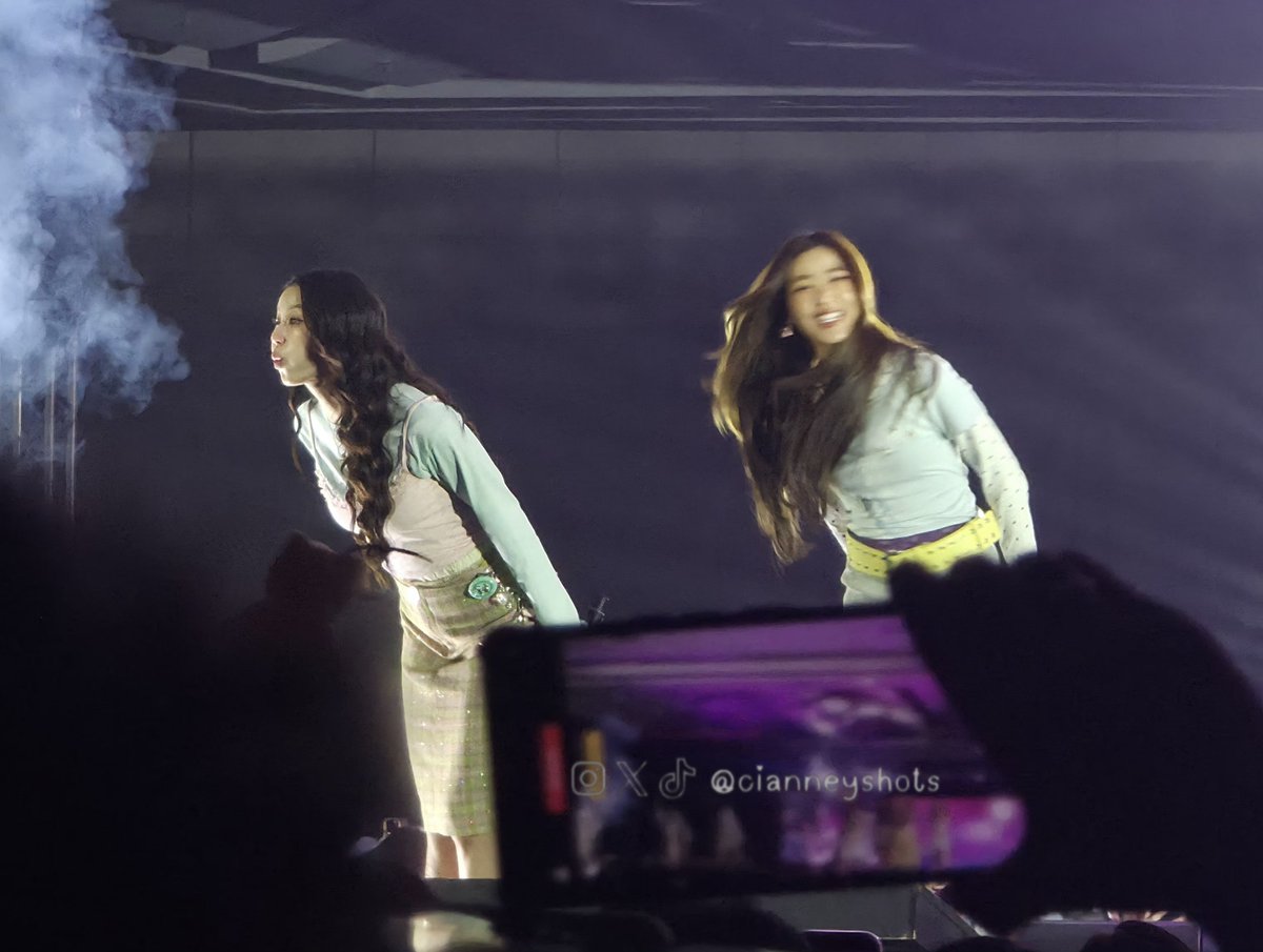 cianneyshots's tweet photo. Hahaha whatchadoin? 

#GirlRulesFMinManila 
#น้ำตาลฟิล์ม #NamtanFilm https://t.co/TeIcMYZKvO