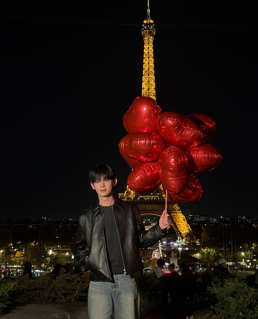 BbyChannel94032's tweet photo. Akhirnya siwoo muncul juga foto2 nya terlalu indah☺️🫶, siwoo selalu tahu cara menikmati hidupnya aku harap kamu selalu bahagia siwoo💜💜💜 https://t.co/0fksSWJNTq