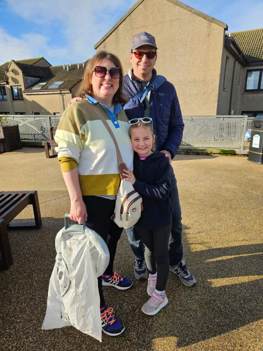 pawsonplastic's tweet photo. What a perfect day for a #beachclean!   ☀️ Well done to the 30 volunteers who removed 12.74 kgs of waste from #Stonehaven Beach &amp;  Beach Playpark

Strangest find was a ‘Darth Vader’ (welding) mask. A huge net near the Carron River is to be moved.

Next clean Sat 7th Nov. https://t.co/PJ1s2INTtX