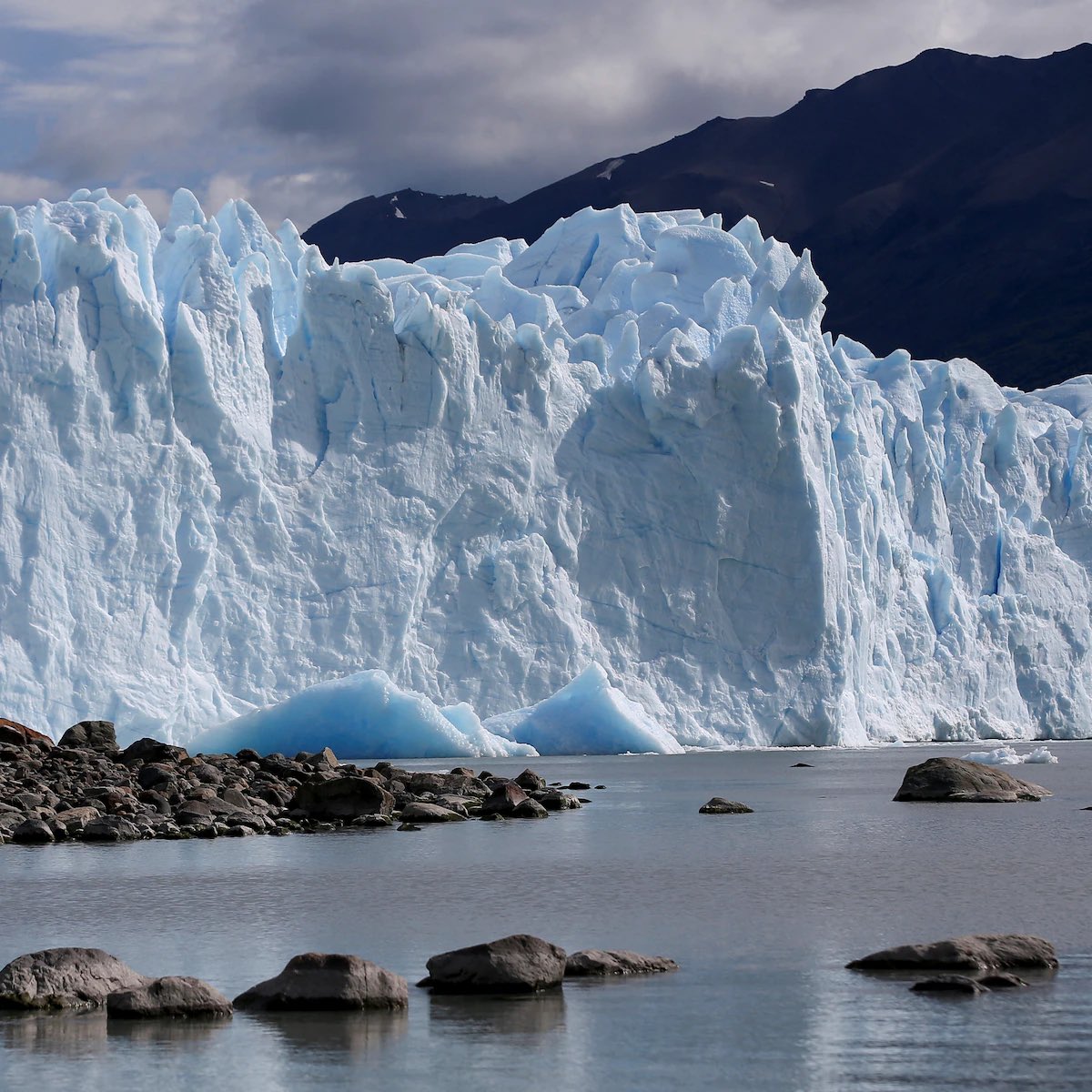 RealTimeRating's tweet photo. EL PERITO MORENO RETROCEDIÓ CASI UN KILÓMETRO EN SOLO 100 DÍAS: es una cifra que supera al registro histórico de hace más de un siglo. https://t.co/PrKsAhh3SW