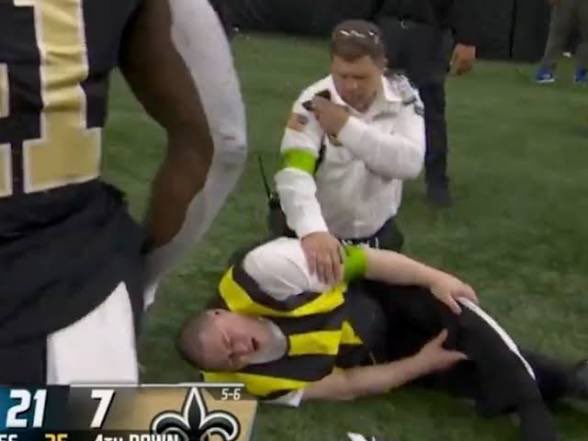 instantkamara's tweet photo. “Chase young just BLEW UP Michael Penix, oh no and it looks like he’s not getting up” https://t.co/bOLcDzj7Gx