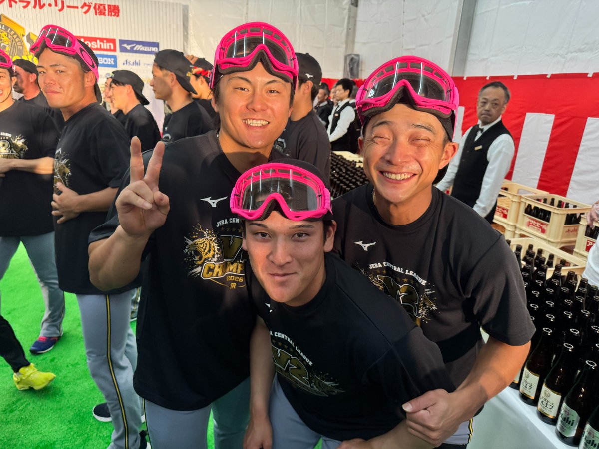 TigersDreamlink's tweet photo. 熊谷選手の素敵な笑顔😊
大騒ぎのビールかけ！⑤

#虎VV2026 
#阪神タイガース 
#熱覇 
#連覇 https://t.co/6HIGZst7Df