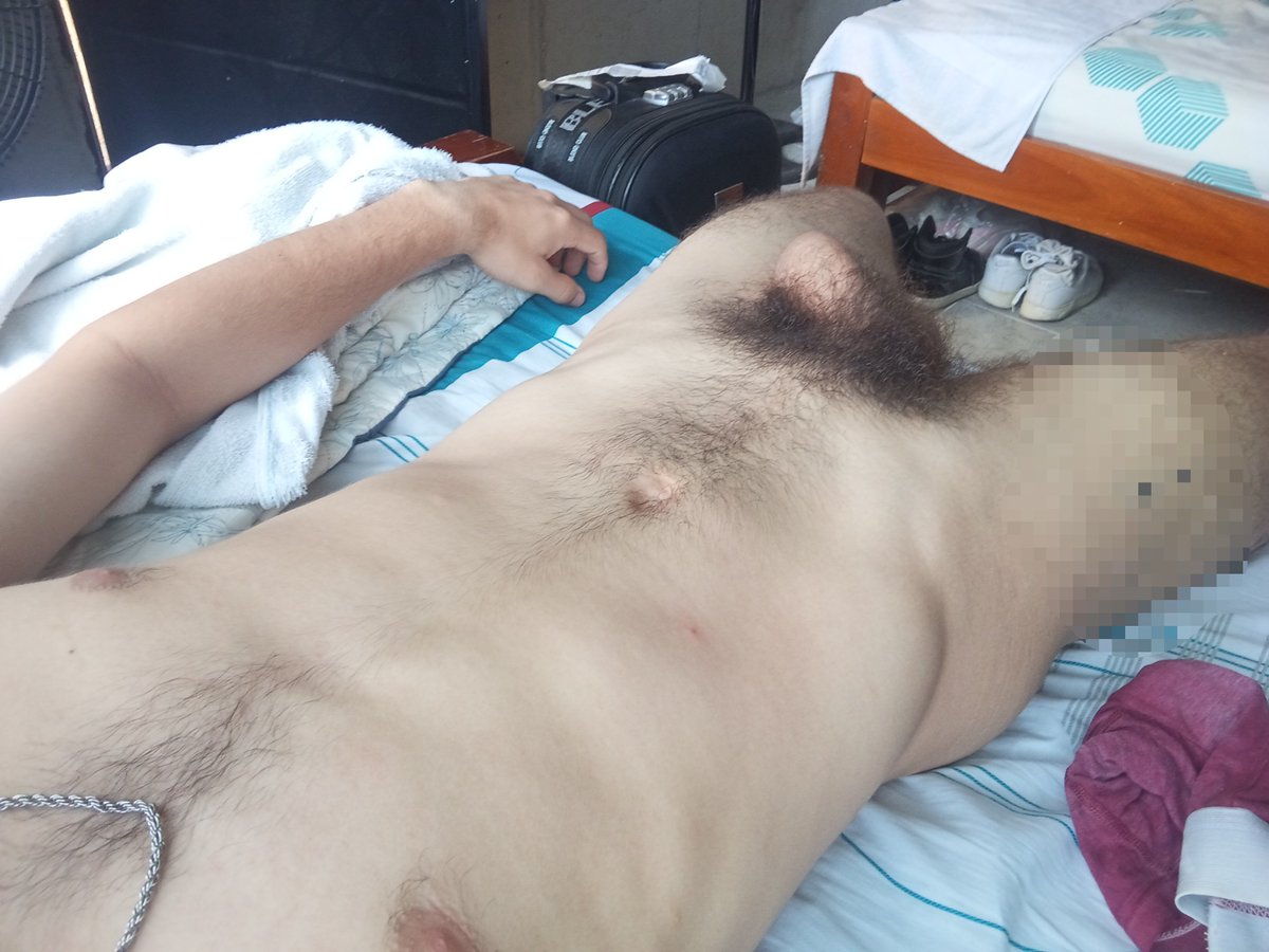 nikotwinktop's tweet photo. Tengo la monda muy peluda, a quien le gusta sentir los pelos cuando la chupan? 👅🍆 https://t.co/KXrxe4QQyF
