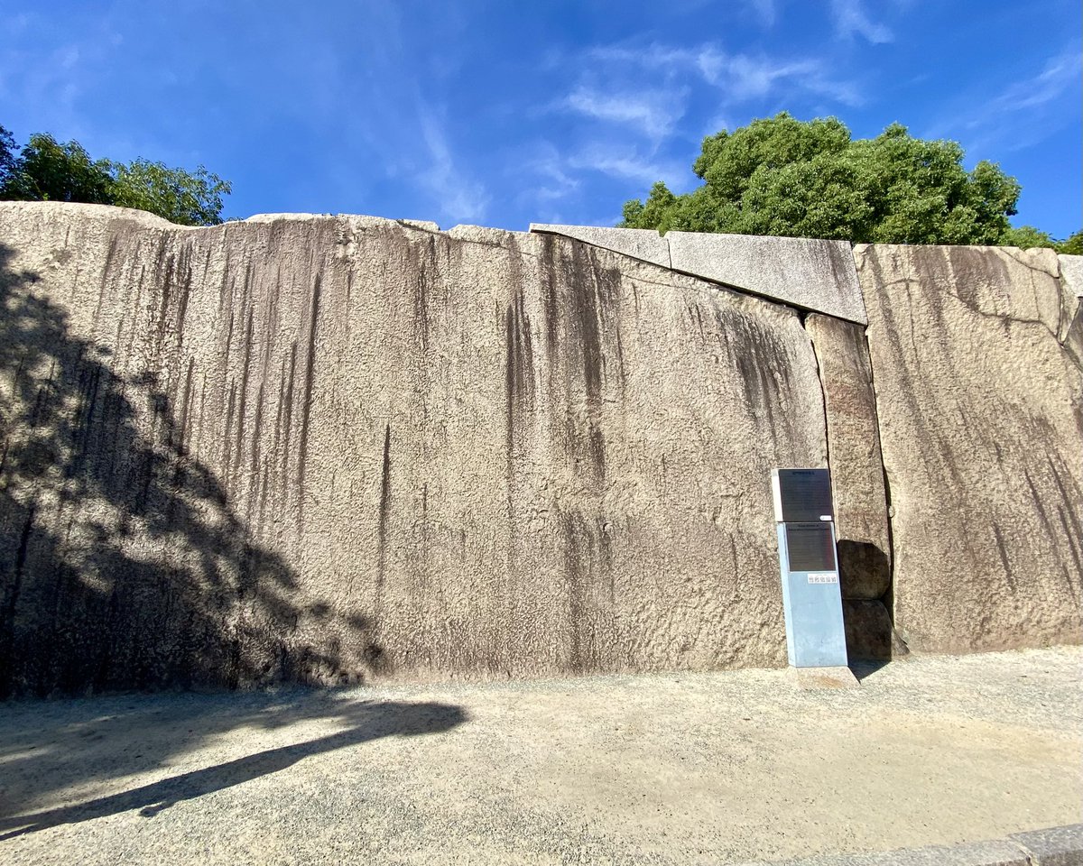LOVE20070129's tweet photo. 🏯大阪城③🏯

　「豊臣石垣館」に、ずっと入りたかったので、興奮しました🥰❤️
　秀吉が築いたお城を、実際に見たかったですが、石垣が埋められて残っていたのが、奇跡です😍💖
　「桜門桝形の巨石」も逃さずに写真を撮りました😘💖
https://t.co/cyh2hU5jVs
#大阪城
#豊臣兄弟 https://t.co/f5d0sycFpu