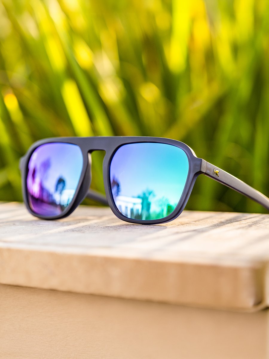 Knockaround's tweet photo. Earn Your Wings 😎

The aviator never goes out of rotation—it just gets reinterpreted. Meet ours: four takes on the most legendary silhouette in sunglasses. https://t.co/bZUqWYzdKY