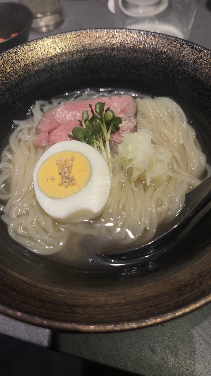 kouki_d_out's tweet photo. えっと、、、

盛岡満喫しすぎて、今から青森向かいます笑
盛岡の冷麺、めちゃ美味かった、国宝レベル！

岩手ありがとうー！
思ったより近かったよー！ https://t.co/Zaci2aKT7j