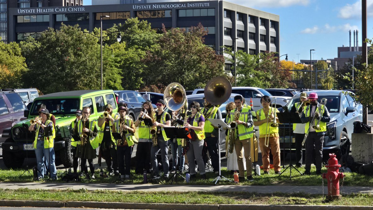 evaction's tweet photo. @magdanbrass is playing us into Day 2 of @retrogamecon #retrogamecon #videogameconvention #videogames #retrogames #videogamemusic https://t.co/ENJcHB0thw