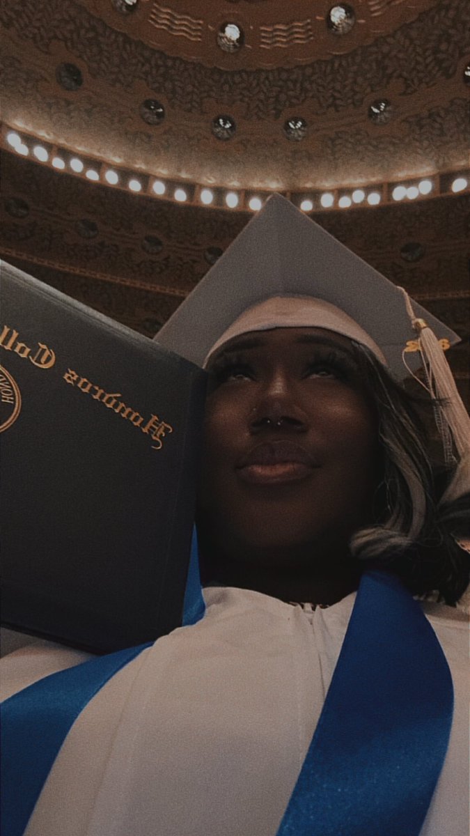 onlyonenish's tweet photo. Even with all odds against me I put my back to the wall my head to the sky and made it out 🥳🎓🩺 The Biggest Nurse https://t.co/JKdItfOddD