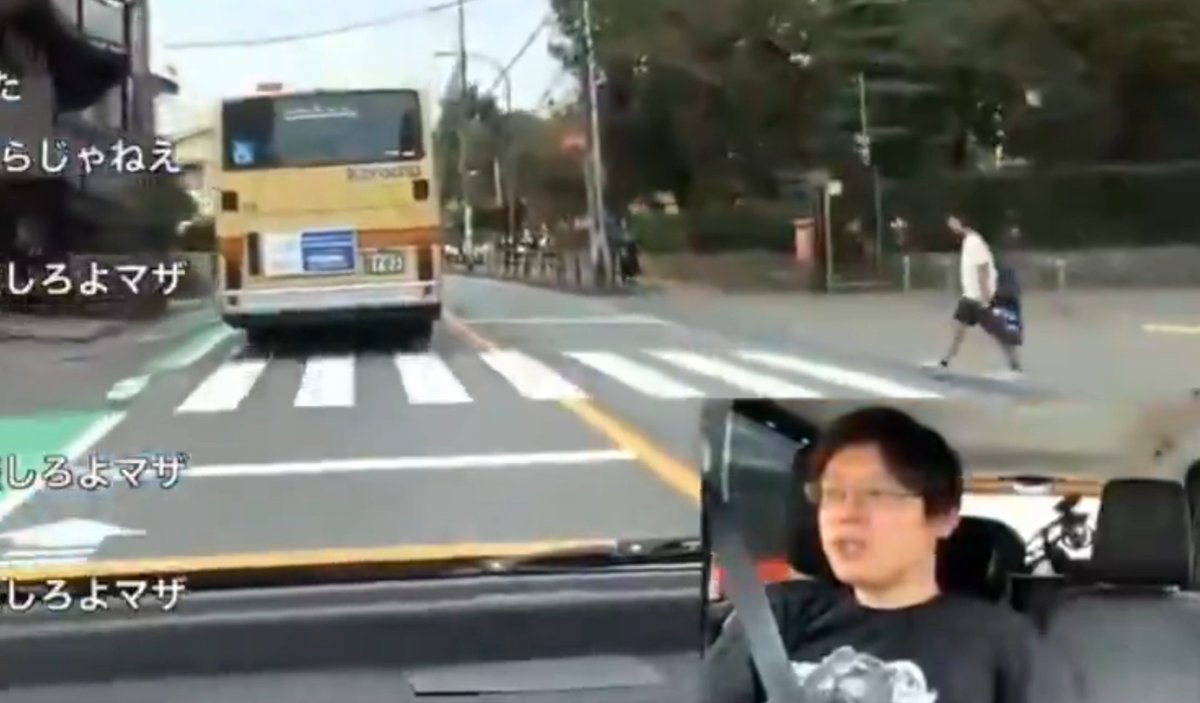 balbal86's tweet photo. 渡ろうとしているのに
停止線で止まれていないですね。
配信しながら運転はやめましょう。

道路交通法
第三十八条
車両等は横断歩道又は自転車横断帯に
接近する場合には、当該横断歩道等を通過する際に
当該横断歩道等によりその進路の前方を横断しようと
する歩行者又は自転車がないことが明らかな場合
を除き、当該横断歩道等の直前
（道路標識等による停止線が設けられているときは、
その停止線の直前。以下この項において同じ。）
で停止することができるような速度で
進行しなければならない。
この場合において、横断歩道等によりその進路の前方を横断し、又は横断しようとする歩行者等があるときは、当該横断歩道等の直前で一時停止し、かつ、その通行を妨げないようにしなければならない。