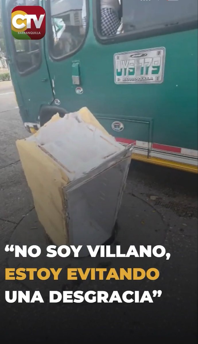 CassiusCIayX's tweet photo. El man intentaba evitar una tragedia y el Alcalde y su candidata lo que hicieron fue boletearlo. Tengan al menos los pantalones para pedir disculpas al señor que señalaron como el más antisocial y gestionen con al Triple A una tapa de alcantarilla. https://t.co/31Nn6NWY0o