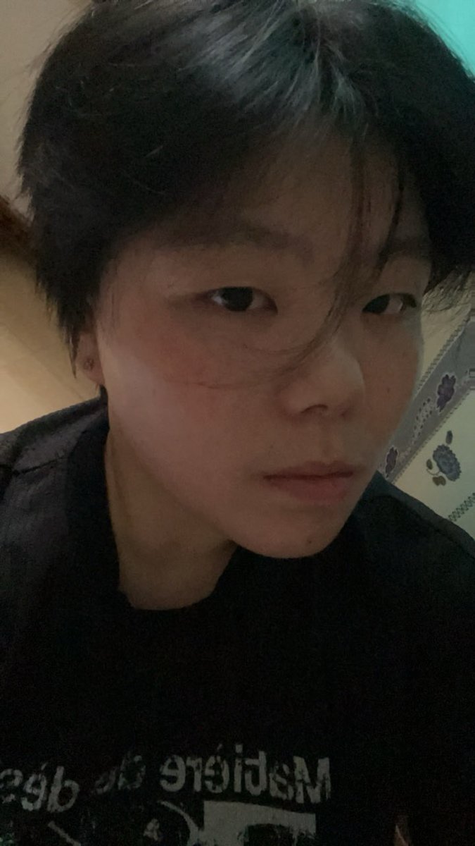chuanb672's tweet photo. 你说包容我的一切 你看 我一皱眉你又不乐意 #le #les #wlw #女同 https://t.co/zldJkbCMn2