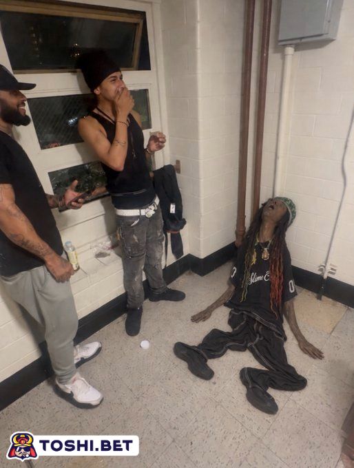 NonLinearMemes's tweet photo. Nigga out here lookin like a Egyptian mummy https://t.co/gQ2sdX9iKG