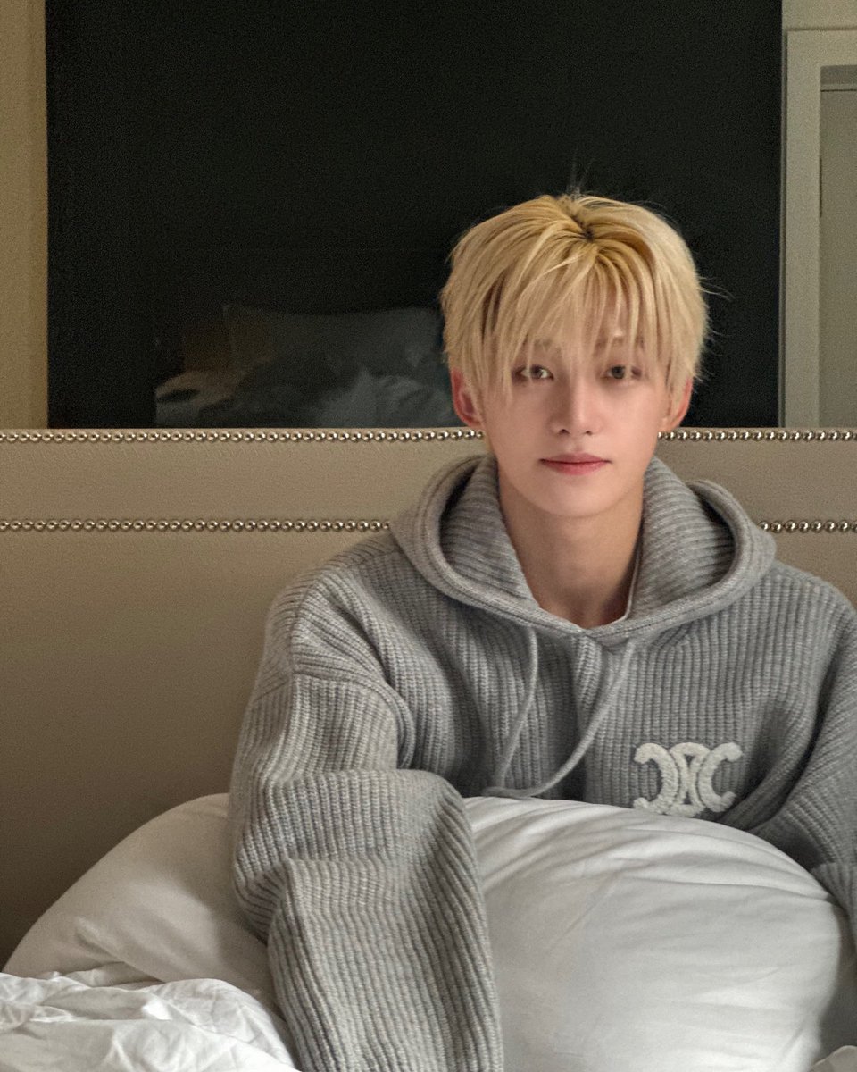 sunburn_hOO's tweet photo. 셀린느 한지훈 https://t.co/3oPrvBLT6o