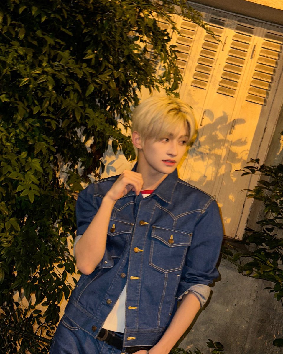 sunburn_hOO's tweet photo. 셀린느 한지훈 https://t.co/3oPrvBLT6o