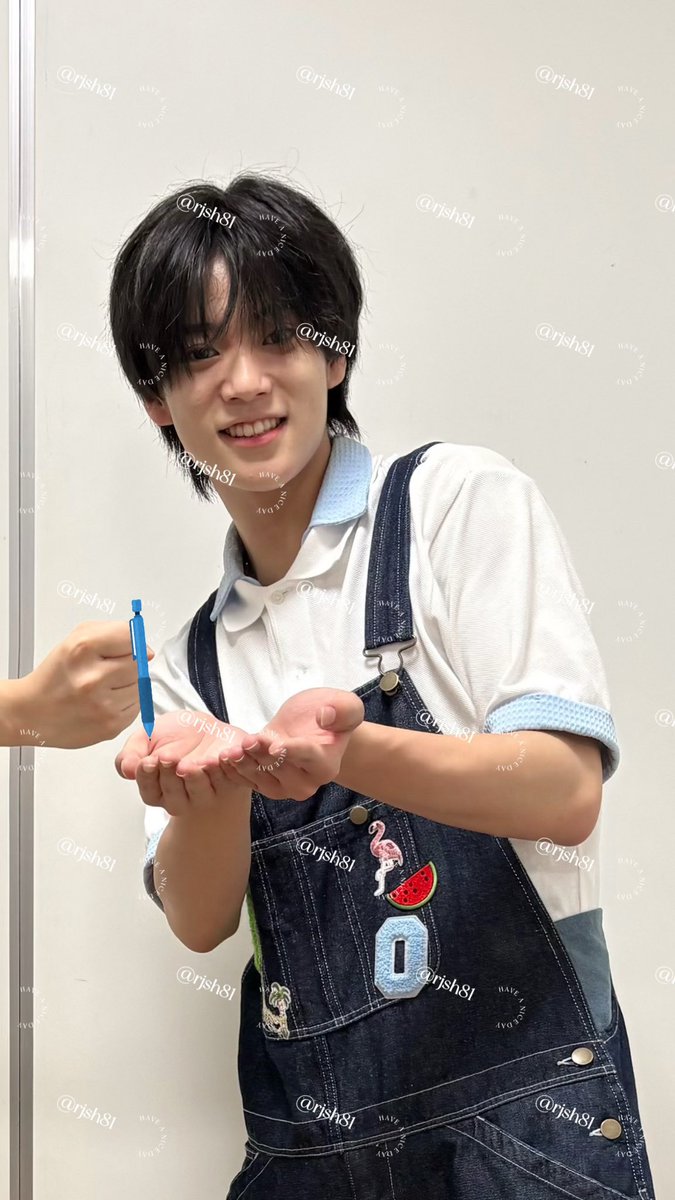 rjsh81's tweet photo. 遥斗くんにシャーペンをプレゼントし、
𝑺𝑾𝑨𝑮✨すぎるネ申⭐️回答を𝐆𝐄𝐓して、
拍手しながら小走り退散した。（情報過多）

 #大野遥斗 #はつ恋ONDOの秋が来た
#iiONDO https://t.co/RZ1j72FPro