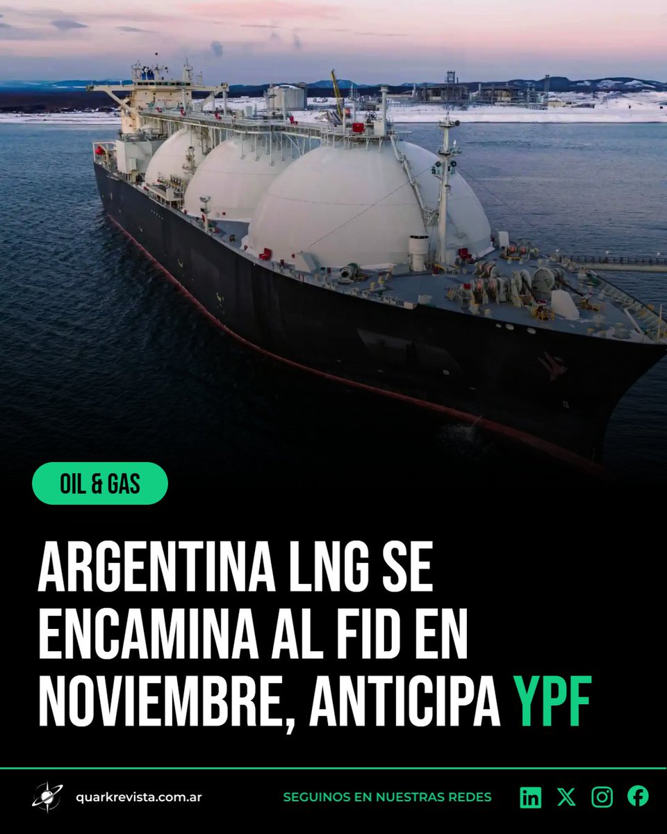 quarkrevista's tweet photo. 🚨 ARGENTINA LNG PONE FECHA A SU DECISIÓN CLAVE
YPF confirmó que el 26 de noviembre prevé firmar junto con Eni y XRG la Decisión Final de Inversión (FID) de Argentina LNG, el paso que puede llevar al proyecto desde su estructuración hacia la construcción.

🔹 La primera etapa contempla 12 Mtpa de GNL, con una expansión posterior hasta 18 Mtpa.

🔹 El proyecto busca convertir el gas de Vaca Muerta en exportaciones marítimas de gran escala, superando la actual dependencia del mercado interno y de los destinos regionales conectados por gasoductos.

🔹 Para hacerlo posible será necesario sostener producción durante todo el año y desarrollar la infraestructura de transporte y procesamiento necesaria para llevar el gas desde Neuquén hasta las instalaciones de exportación.

Si la FID se concreta en noviembre, el desafío dejará de ser solamente producir más gas: será construir la infraestructura capaz de convertir a Vaca Muerta en una plataforma global de GNL.

Toda la información en https://t.co/bwsDzpcp9x