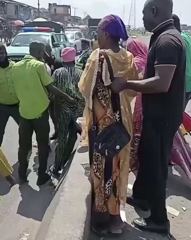 instablog9ja's tweet photo. 215 beggars arrested as Lagos govt launches major crackdown on street begging https://t.co/8acWwwWoTK