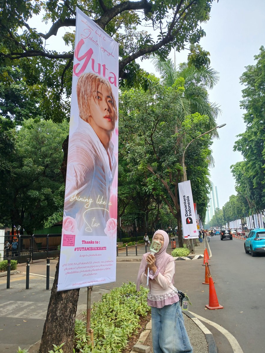 diodrechyuck's tweet photo. sesi potret bersama pasyal pasyal ku 😲 *slide terakhir kita sungkem sama haechan blonde mahadasyat https://t.co/OQpPPpLi48