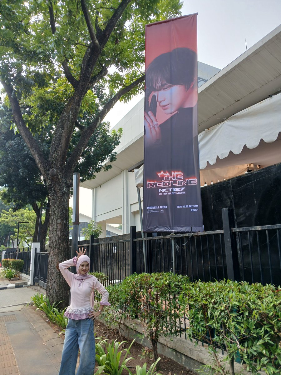 diodrechyuck's tweet photo. sesi potret bersama pasyal pasyal ku 😲 *slide terakhir kita sungkem sama haechan blonde mahadasyat https://t.co/OQpPPpLi48