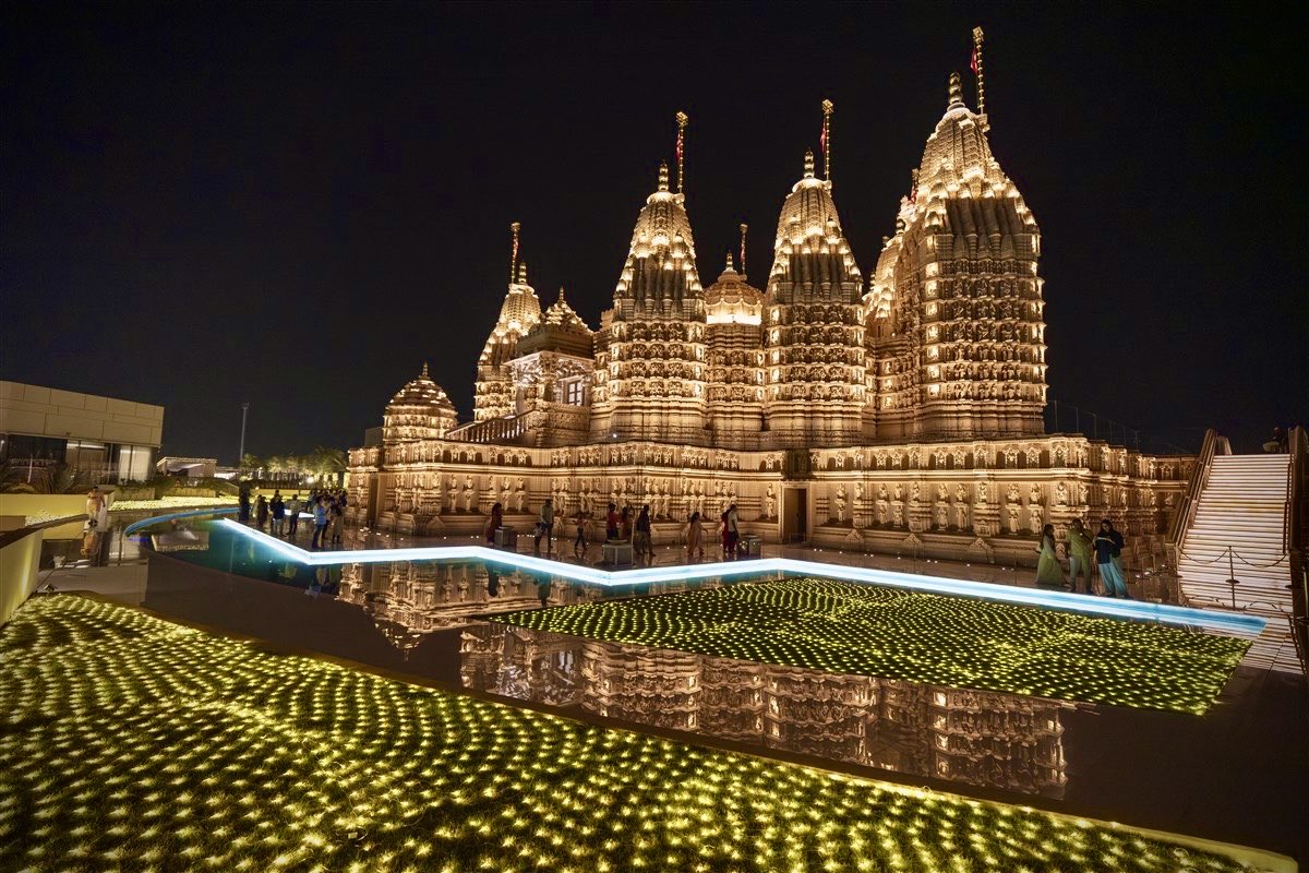 mandirclicks's tweet photo. BAPS Swaminarayan Mandir Abu Dhabi UAE https://t.co/4p2pSy2uJx
