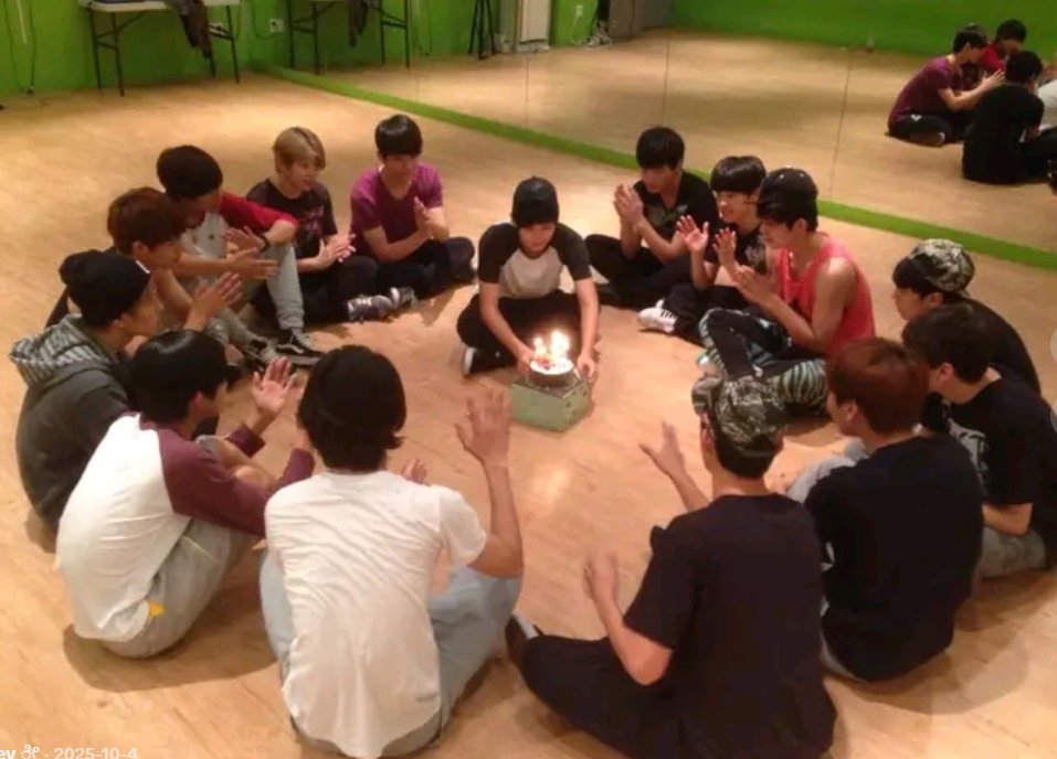 cheolhanglazer's tweet photo. jeonghan’s first birthday celebration with the members during their trainee days 🚬🚬 https://t.co/lNurB60783