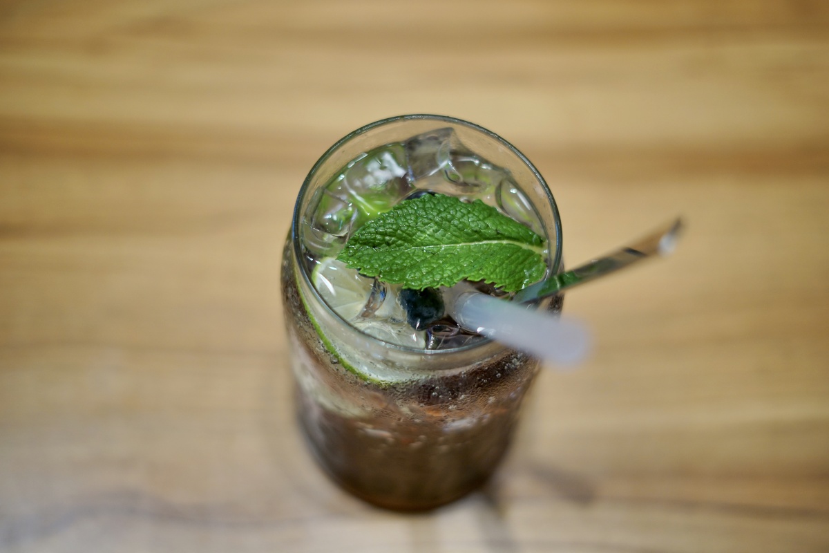 GraceDerbykj's tweet photo. Prepara un refrescante café helado con vainilla en 5 minutos: mezcla 1 espresso frío, 2 cucharadas de leche, 1 cucharadita de jarabe de vainilla y hielo. Listo!， https://t.co/QnEyoIqEbM