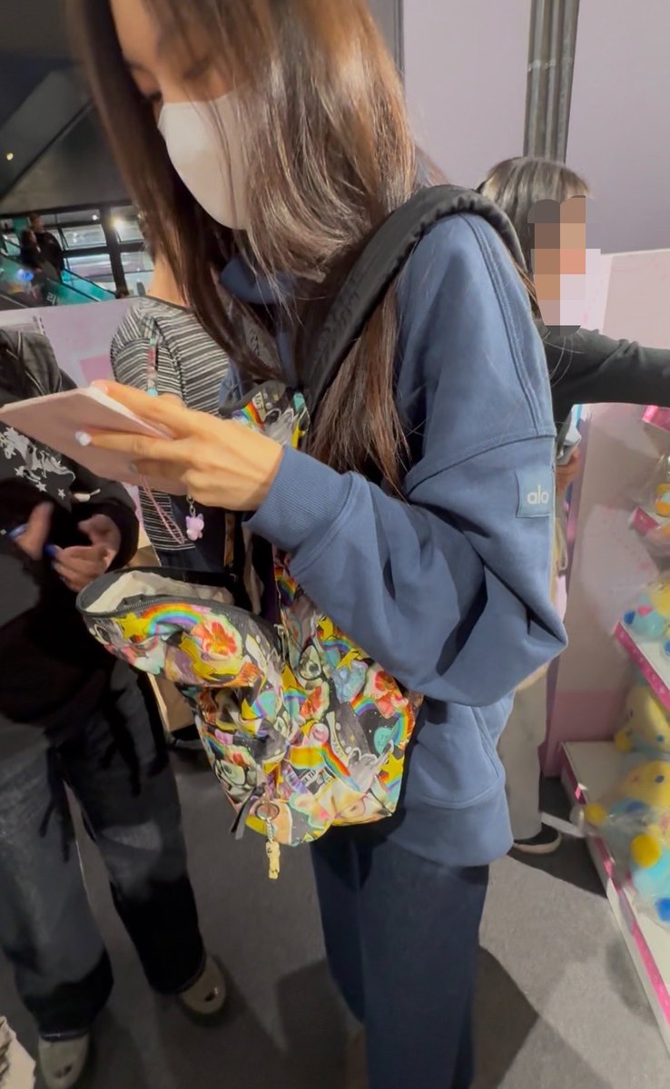 nyxbbi's tweet photo. 우사하나팝업갔다가 혜인아기자만추🥹💕💕
귀여운노트에 싸인해줫어요 넘이쁘고착둥아기🥹🥹😭 https://t.co/NZvNXSOiAI